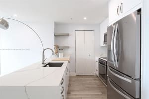 300 S Biscayne Blvd t 2906, Miami, FL 33131, Sold 04/17/23