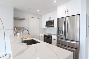 300 S Biscayne Blvd t 2906, Miami, FL 33131, Sold 04/17/23