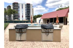 3301 N Country Club Dr APT 403, Aventura, FL 33180, Sold 03/22/23