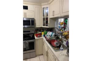 8075 NW 7th St #420, Miami, FL 33126, Sold 04/06/23