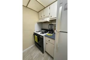 101 NW 204th St APT 10, Miami Gardens, FL 33169, Sold 04/03/23