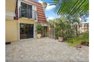 9995 NW 6th Ct, Plantation, FL 33324, Sold 04/14/23