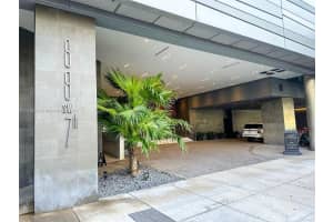 88 SW 7th St Apt 1807, Miami, FL 33130, Sold 09/29/23