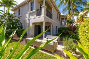 935 Harbor View S #0, Hollywood, FL 33019, Sold 05/31/23