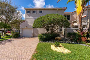 935 Harbor View S #0, Hollywood, FL 33019, Sold 05/31/23