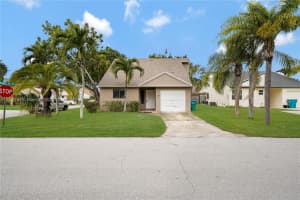 19 Peachtree Pl, Boynton Beach, FL 33436, Sold 04/17/23