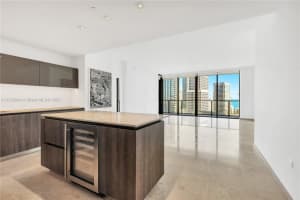 88 SW 7th St Apt 2407, Miami, FL 33130, Sold 06/06/23