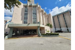 9682 Fontainebleau Blvd, Miami, FL 33172, Sold 05/25/23