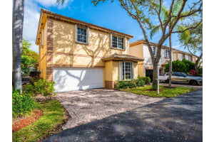 1261 Hayes St, Hollywood, FL 33019, Sold 04/03/23