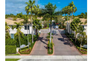 1261 Hayes St, Hollywood, FL 33019, Sold 04/03/23