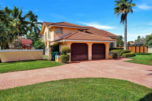 20100 Red Run Dr, Hialeah, FL 33015, Sold 06/15/23