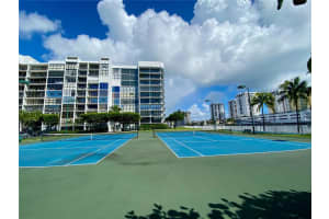 800 Parkview Dr APT 922, Hallandale Beach, FL 33009, Sold 04/26/23