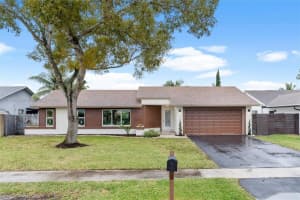 8340 SW 27th Pl, Davie, FL 33328, Sold 04/05/23