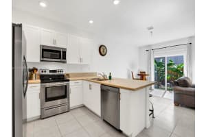 2642 SE 12th St, Homestead, FL 33035, Sold 05/30/23