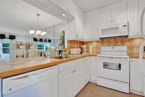 5100 NW 35th St, Lauderdale Lakes, FL 33319, Sold 04/11/23