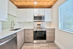 17000 NW 67th Ave APT 101, Hialeah, FL 33015, Sold 03/30/23