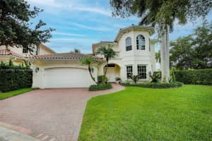 914 Sanibel Dr, Hollywood, FL 33019, Sold 07/14/23