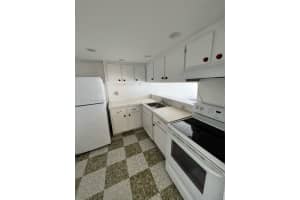 401 Ocean Dr APT 810, Miami Beach, FL 33139, Sold 05/19/23