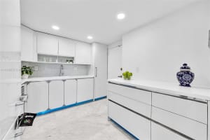 300 Bayview Dr APT 305, Sunny Isles Beach, FL 33160, Sold 10/05/23