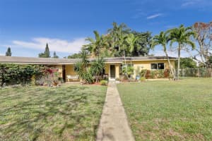 621 W Country Club Cir, Plantation, FL 33317, Sold 04/12/23
