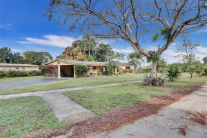 621 W Country Club Cir, Plantation, FL 33317, Sold 04/12/23
