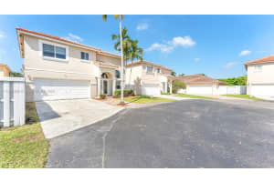 280 SW 100th Ave, Pembroke Pines, FL 33025, Sold 04/17/23