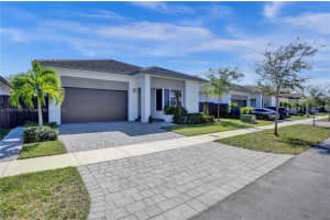 15226 SW 176th Ln, Miami, FL 33187, Sold 05/05/23