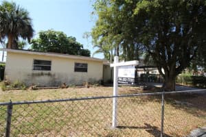17310 NW 81st Ave, Hialeah, FL 33015, Sold 03/27/23