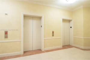 20000 E Country Club Dr APT 403, Aventura, FL 33180, Sold 11/02/23