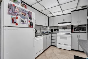 5005 Collins Ave APT 607, Miami Beach, FL 33140, Sold 05/08/23