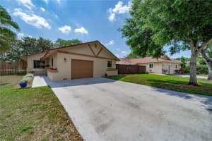 9702 SW 57th St, Cooper City, FL 33328, Sold 04/17/23
