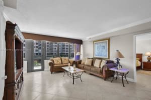 5225 Collins Ave APT 409, Miami Beach, FL 33140, Sold 05/23/23