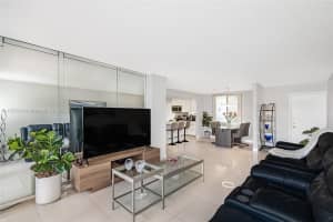 9110 Fontainebleau Blvd, Miami, FL 33172, Sold 04/26/23