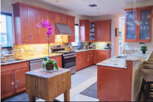 550 S Shore Dr, Miami Beach, FL 33141, Sold 09/01/23