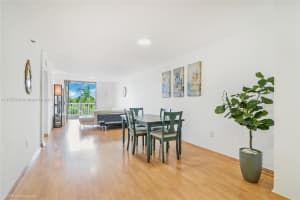 7832 Collins Ave APT 402, Miami Beach, FL 33141, Sold 04/13/23