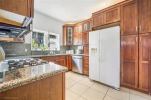 420 W 30th St, Miami Beach, FL 33140, Sold 06/01/23