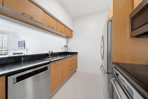 31 SE 5th St, Miami, FL 33131, Sold 05/05/23