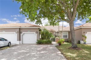 2740 E Aragon Blvd, Sunrise, FL 33313, Sold 04/28/23