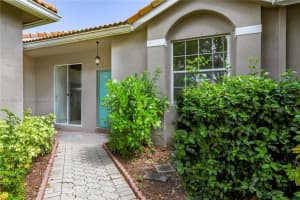 2740 E Aragon Blvd, Sunrise, FL 33313, Sold 04/28/23