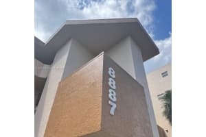 8887 Fontainebleau Blvd, Miami, FL 33172, Sold 05/08/23