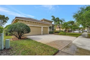 19220 SW 62nd St, Fort Lauderdale, FL 33332, Sold 05/02/23