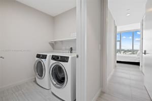851 NE 1st Ave #5302, Miami, FL 33132, Sold 11/30/23