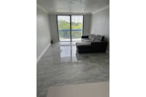 9440 Fontainebleau Blvd, Miami, FL 33172, Sold 05/05/23