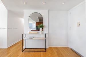 7135 Collins Ave APT 1725, Miami Beach, FL 33141, Sold 09/18/23