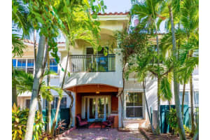 1382 Harbor View W, Hollywood, FL 33019, Sold 01/01/24