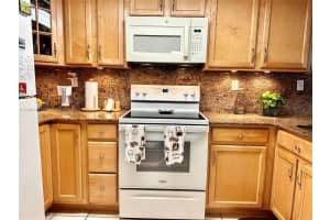 9187 Fontainebleau Blvd, Miami, FL 33172, Sold 05/01/23