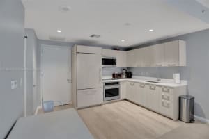 45 SW 9th St Apt 2107, Miami, FL 33130, Sold 06/12/23