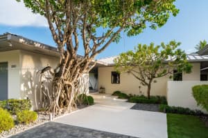 200 Knollwood Dr, Key Biscayne, FL 33149, Sold 08/04/23