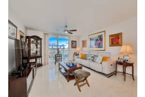 427 Golden Isles Dr #4a, Hallandale Beach, FL 33009, Sold 11/01/23