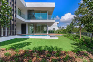 810 W 47th Ct, Miami Beach, FL 33140, Sold 08/30/23